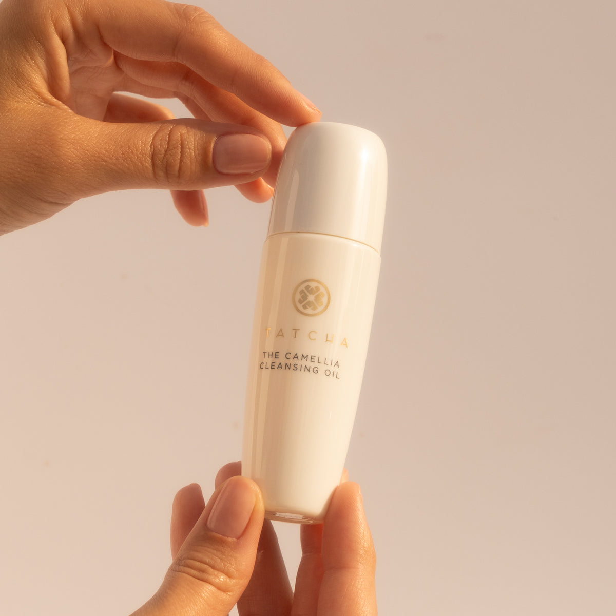 The Camellia Cleansing Oil Daily Cleansing Oil for Fresh Looking Skin