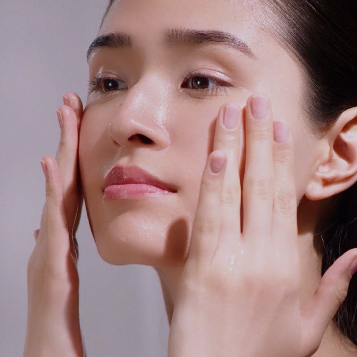 The Camellia Cleansing Oil Daily Cleansing Oil for Fresh Looking Skin